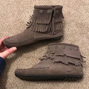 Minnetonka gray fringe boots